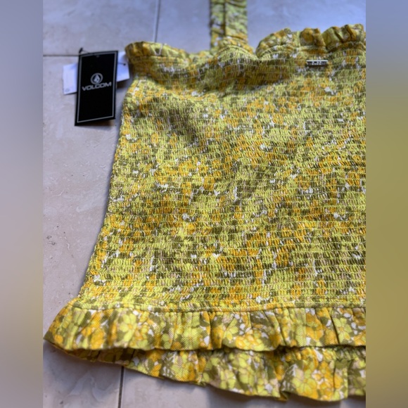SALE🚨NWT🌼Volcom Flower Smocked Ruffle Tank Yellow XL - Picture 5 of 8